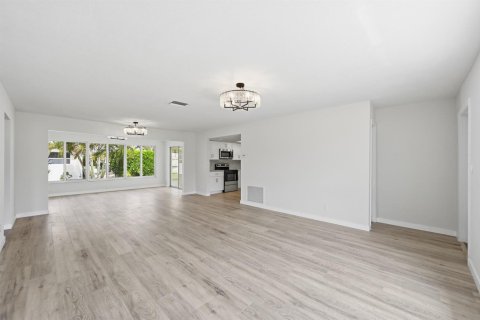 Villa ou maison à vendre à Pompano Beach, Floride: 2 chambres, 131.64 m2 № 2240355 - photo 9