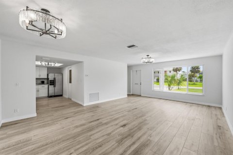 Villa ou maison à vendre à Pompano Beach, Floride: 2 chambres, 131.64 m2 № 2240355 - photo 10