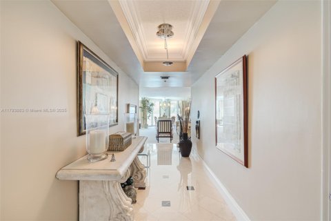 Condominio en venta en Aventura, Florida, 3 dormitorios, 197.88 m2 № 1863916 - foto 2