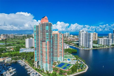 Condominio en venta en Aventura, Florida, 3 dormitorios, 197.88 m2 № 1863916 - foto 1