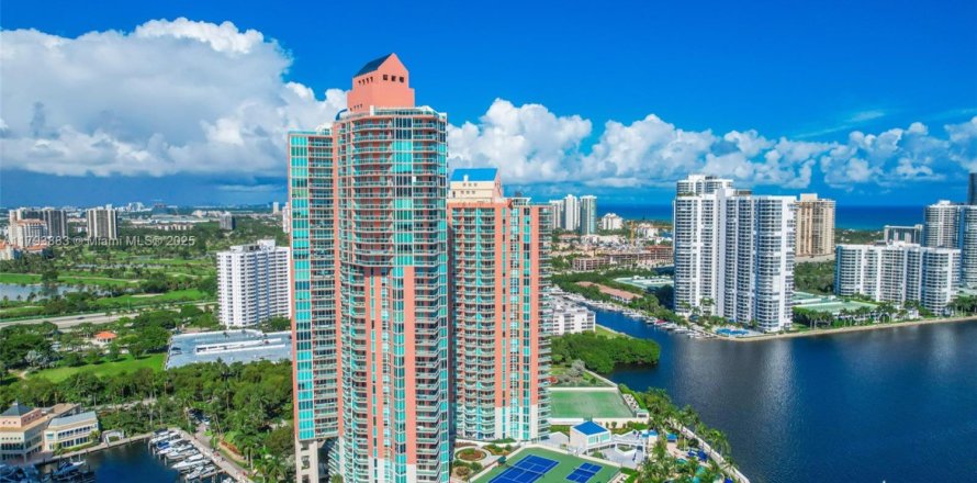 Condominio en Aventura, Florida, 3 dormitorios  № 1863916