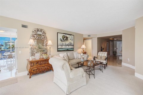 Condominio en venta en Aventura, Florida, 3 dormitorios, 197.88 m2 № 1863916 - foto 14