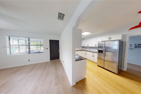 Casa en alquiler en Hollywood, Florida, 2 dormitorios, 83.89 m2 № 2071150 - foto 4