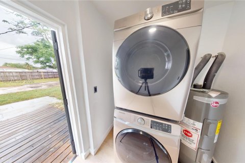 Casa en alquiler en Hollywood, Florida, 2 dormitorios, 83.89 m2 № 2071150 - foto 16