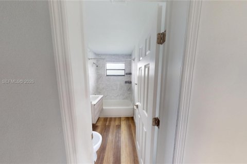 Casa en alquiler en Hollywood, Florida, 2 dormitorios, 83.89 m2 № 2071150 - foto 9