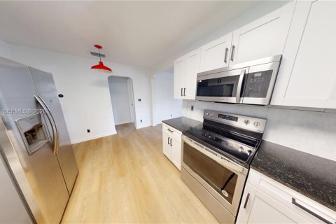 Casa en alquiler en Hollywood, Florida, 2 dormitorios, 83.89 m2 № 2071150 - foto 7