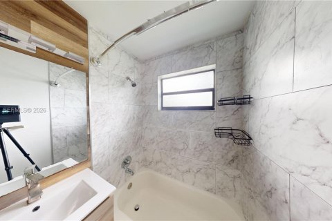 Casa en alquiler en Hollywood, Florida, 2 dormitorios, 83.89 m2 № 2071150 - foto 12