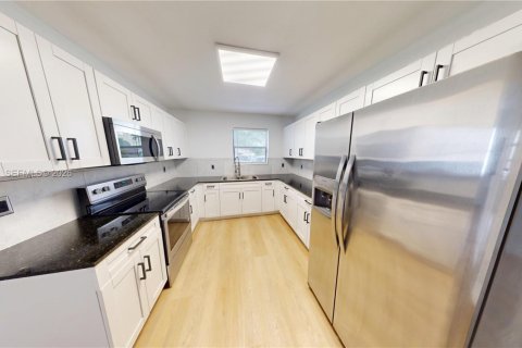 Casa en alquiler en Hollywood, Florida, 2 dormitorios, 83.89 m2 № 2071150 - foto 8