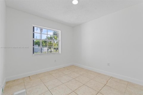 House in Miami, Florida 3 bedrooms, 138.15 sq.m. № 1953395 - photo 5