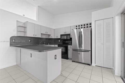 House in Miami, Florida 3 bedrooms, 138.15 sq.m. № 1953395 - photo 3