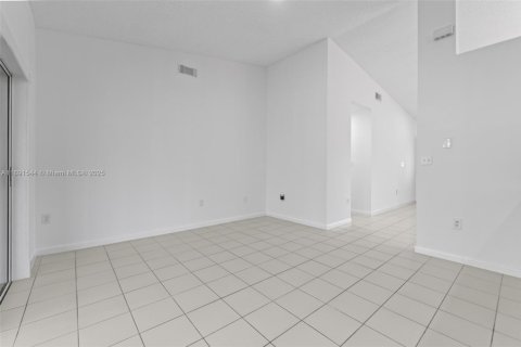 House in Miami, Florida 3 bedrooms, 138.15 sq.m. № 1953395 - photo 9