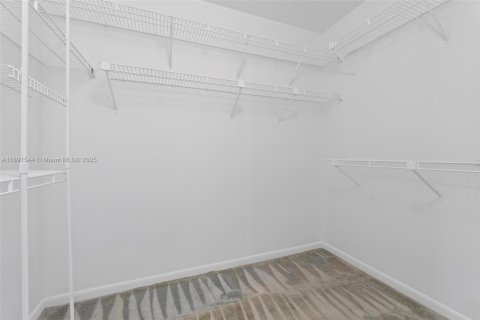 House in Miami, Florida 3 bedrooms, 138.15 sq.m. № 1953395 - photo 17