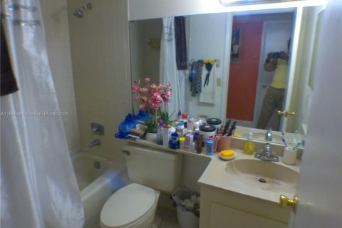 Condo in Miami Gardens, Florida, 3 bedrooms  № 1806141 - photo 11