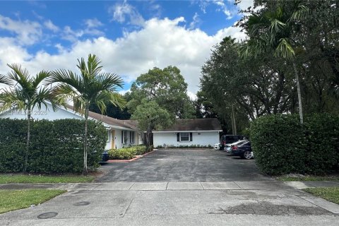 Propiedad comercial en venta en Sunrise, Florida, 371.42 m2 № 2007474 - foto 11