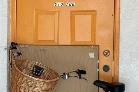 Propiedad comercial en venta en Sunrise, Florida, 371.42 m2 № 2007474 - foto 8