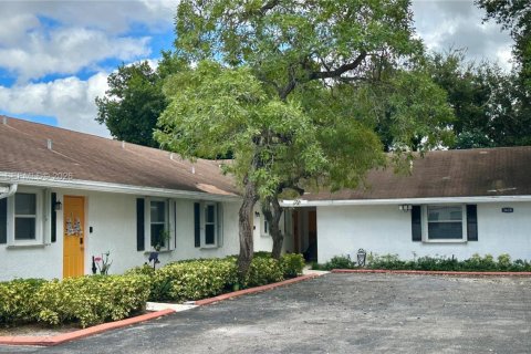 Propiedad comercial en venta en Sunrise, Florida, 371.42 m2 № 2007474 - foto 2