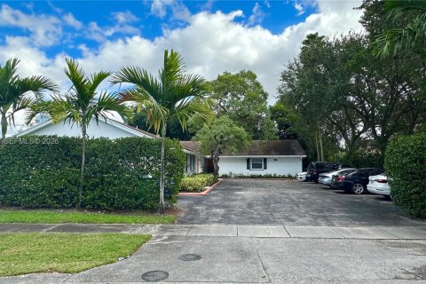 Propiedad comercial en venta en Sunrise, Florida, 371.42 m2 № 2007474 - foto 10