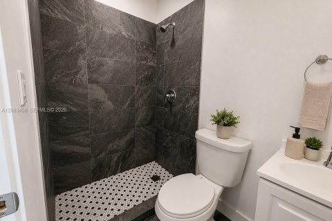 Commercial property in Miami, Florida 1 bedroom, 118.26 sq.m. № 2265528 - photo 6