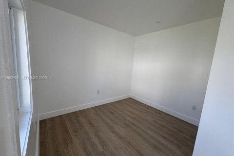 Commercial property in Miami, Florida 1 bedroom, 118.26 sq.m. № 2265528 - photo 9