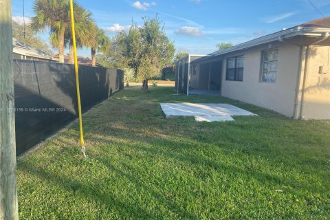 Купить виллу или дом в Лихай-Эйкерс, Флорида 3 спальни, 187.11м2, № 1984990 - фото 5