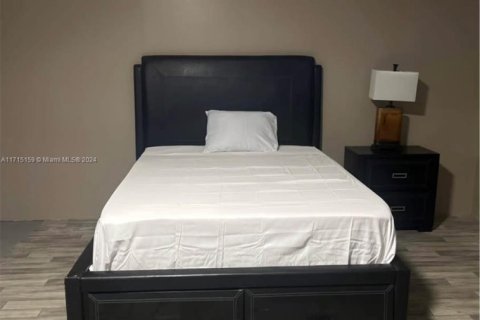 Купить виллу или дом в Лихай-Эйкерс, Флорида 3 спальни, 187.11м2, № 1984990 - фото 16