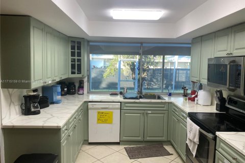 Купить виллу или дом в Лихай-Эйкерс, Флорида 3 спальни, 187.11м2, № 1984990 - фото 6