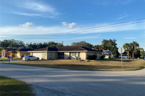 Купить виллу или дом в Лихай-Эйкерс, Флорида 3 спальни, 187.11м2, № 1984990 - фото 3