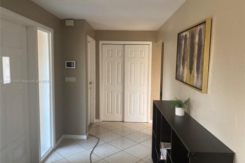 Купить виллу или дом в Лихай-Эйкерс, Флорида 3 спальни, 187.11м2, № 1984990 - фото 11