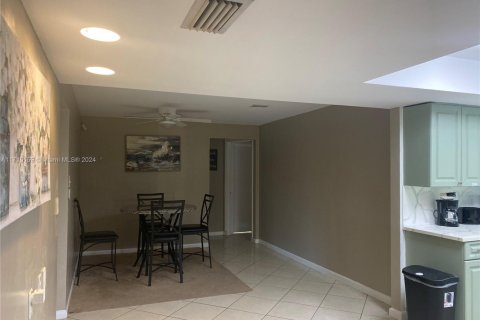 Купить виллу или дом в Лихай-Эйкерс, Флорида 3 спальни, 187.11м2, № 1984990 - фото 12