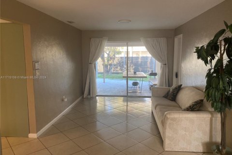 Купить виллу или дом в Лихай-Эйкерс, Флорида 3 спальни, 187.11м2, № 1984990 - фото 7