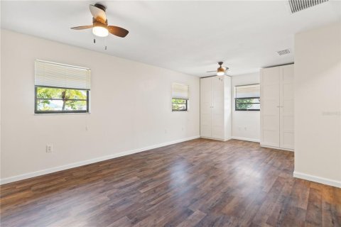 House in Dunedin, Florida 3 bedrooms, 239.69 sq.m. № 1661768 - photo 28