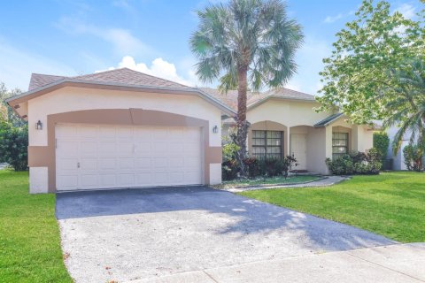 Villa ou maison à vendre à Coconut Creek, Floride: 3 chambres, 131.55 m2 № 2085102 - photo 2