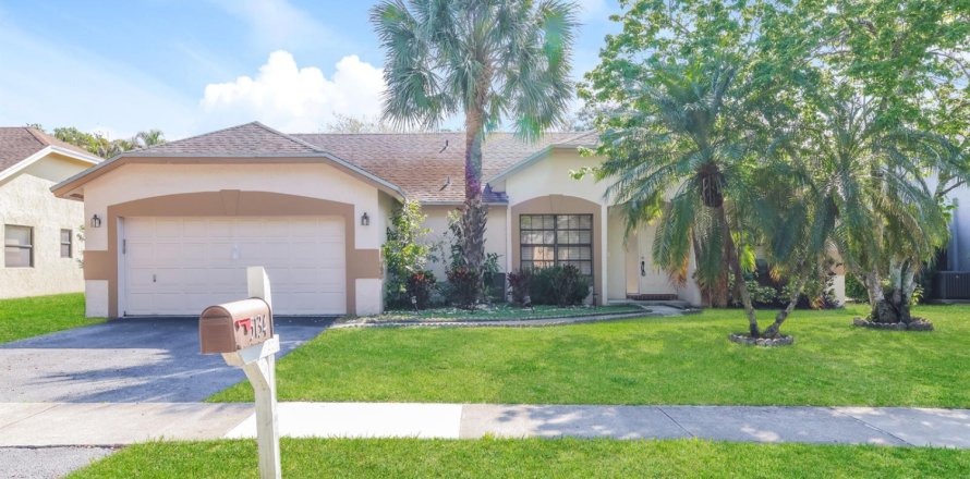 Villa ou maison à Coconut Creek, Floride 3 chambres, 131.55 m2 № 2085102