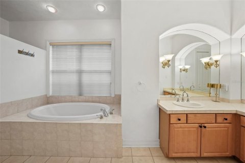 House in Lutz, Florida 4 bedrooms, 256.13 sq.m. № 2405509 - photo 26