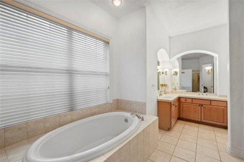 House in Lutz, Florida 4 bedrooms, 256.13 sq.m. № 2405509 - photo 27