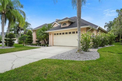 House in Lutz, Florida 4 bedrooms, 256.13 sq.m. № 2405509 - photo 6
