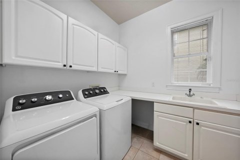 House in Lutz, Florida 4 bedrooms, 256.13 sq.m. № 2405509 - photo 29