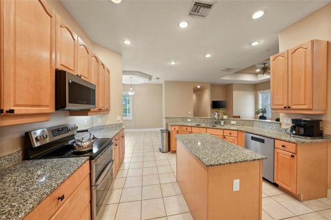 House in Lutz, Florida 4 bedrooms, 256.13 sq.m. № 2405509 - photo 16