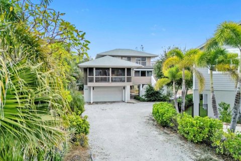 Villa ou maison à vendre à Anna Maria, Floride: 3 chambres, 260.13 m2 № 2405368 - photo 2