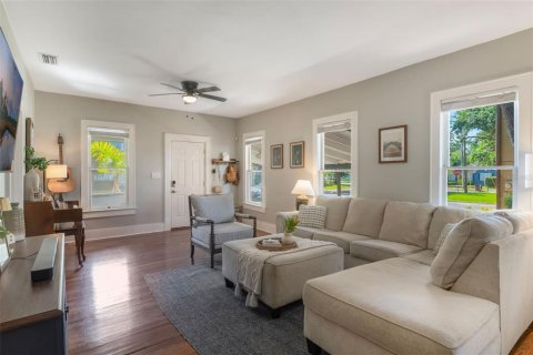 House in Orlando, Florida 3 bedrooms, 115.94 sq.m. № 1648234 - photo 5