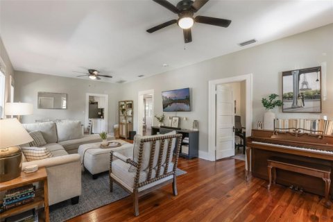 House in Orlando, Florida 3 bedrooms, 115.94 sq.m. № 1648234 - photo 7