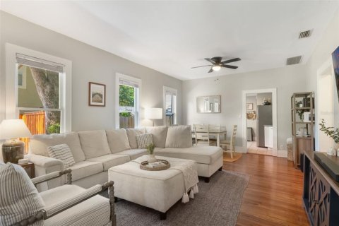 House in Orlando, Florida 3 bedrooms, 115.94 sq.m. № 1648234 - photo 3