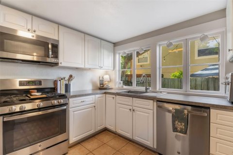 House in Orlando, Florida 3 bedrooms, 115.94 sq.m. № 1648234 - photo 9