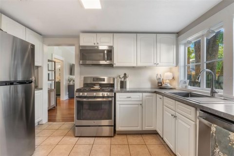 House in Orlando, Florida 3 bedrooms, 115.94 sq.m. № 1648234 - photo 8