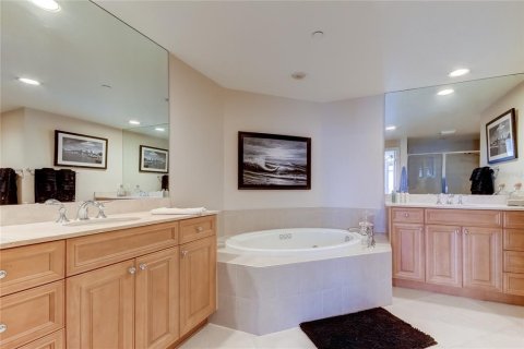 Condo in Clearwater, Florida, 3 bedrooms  № 2205842 - photo 12