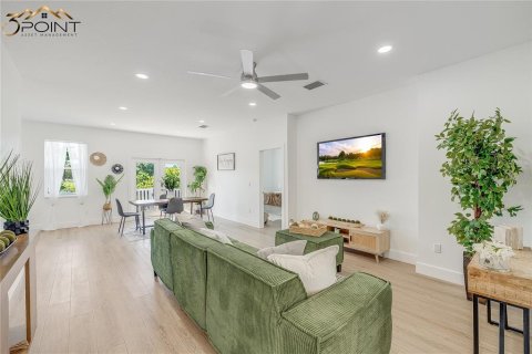House in Holiday, Florida 3 bedrooms, 135.64 sq.m. № 2427625 - photo 11