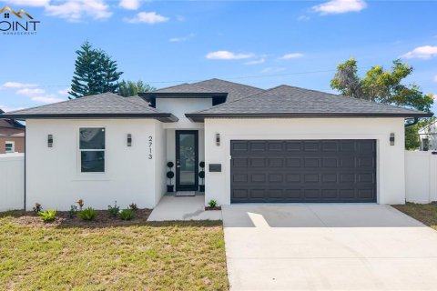 House in Holiday, Florida 3 bedrooms, 135.64 sq.m. № 2427625
