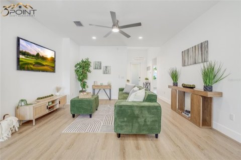 House in Holiday, Florida 3 bedrooms, 135.64 sq.m. № 2427625 - photo 6