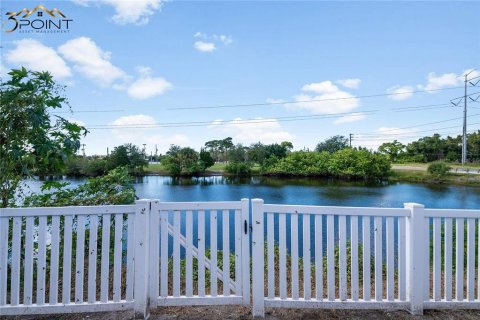 House in Holiday, Florida 3 bedrooms, 135.64 sq.m. № 2427625 - photo 3