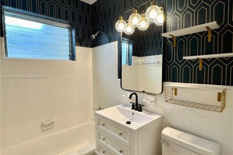 Immobilier commercial à vendre à North Miami Beach, Floride: 139.35 m2 № 1940399 - photo 11